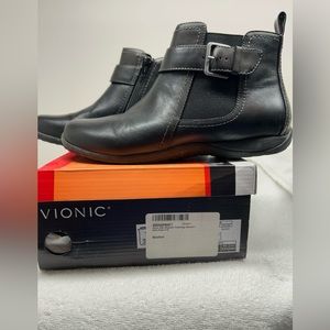 Vionic Adrie black 9 W boot